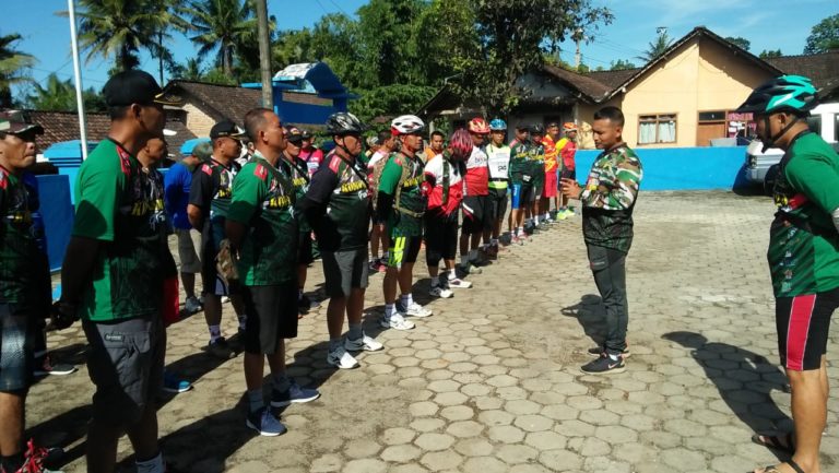 Warga Dan Jajaran Kodim 0824/Jember Saling Bekerja Sama Guna mensukseskan Program TMMD
