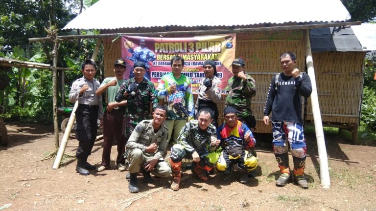 Dengan Medan Berat Danramil Asembagus Kapolsek Dan Muspika Tinjau Lokasi TPS