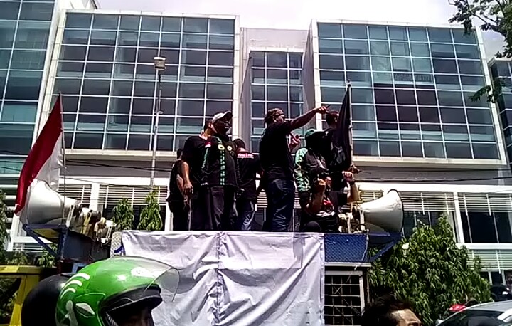 Driver Online Se – Jawa Timur, Tergabung Dalam FRONTAL Gruduk Kantor Grab Dan Gojek