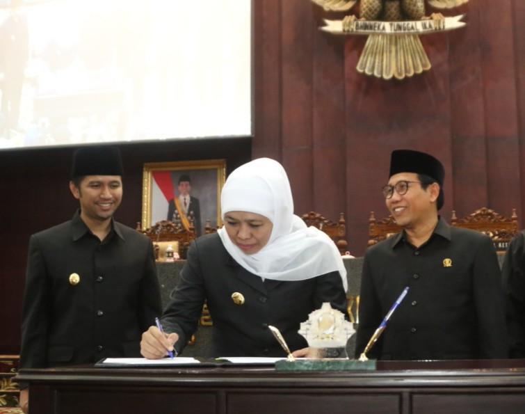 Gubernur Khofifah Tandatangani MOU Bersama DPRD Provinsi Jatim