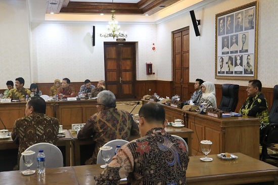 Pimpin Ratas Bersama OPD, Gubernur Khofifah Bahas Format Pendidikan SMK di Jatim
