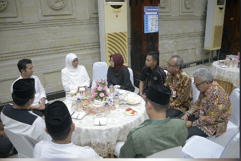 Gubernur Jatim Khofifah Gelar Buka Bersama Seluruh Pegawai Pemprov Jatim