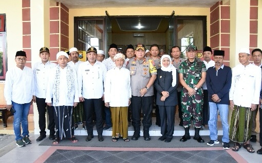 Gubernur Khofifah : Silaturahmi dengan Para Ulama Jadi Solusi Redam Konflik