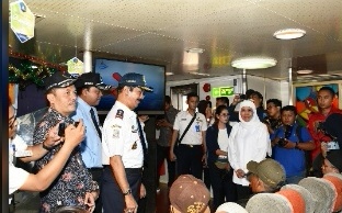 Gubernur Khofifah Lepas 460 Penumpang Mudik Gratis ke Masalembu