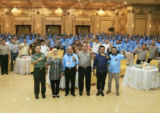 Ajak Petani Garam Dalam Gelar Cangkrukan Bersama Kapolda Jatim