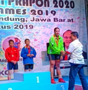 Atlet Angkat Besi Surabaya Christina Maria Tembus 4 Besar Pra PON di Bandung