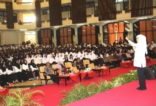 Bekali CPNS Pemprov Jatim, Khofifah: Jiwa ASN Adalah Melayani