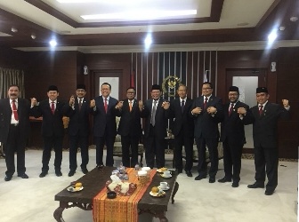 Suasana Cair Saat La Nyalla Ngobrol Santai Bareng Tiga Mantan Ketua DPD Jelang Pelantikan Presiden