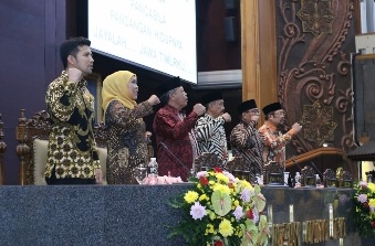 Tingkatkan  Kualitas SDM dan Daya Saing , Pemprov Jatim  Alokasikan 35 Persen APBD untuk Pendidikan dan Kesehatan