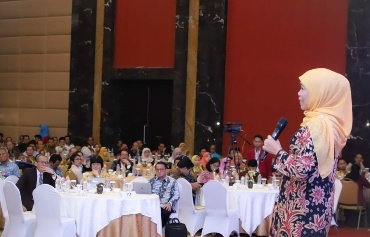 Khofifah: Diprediksi Tahun 2022 Dunia Kerja Gunakan Mesin 48 %, Tenaga Manusia 52 %