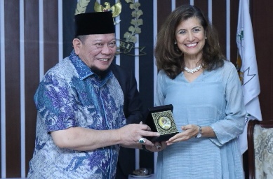 Untuk Mempererat Hubungan Dengan NKRI, Sekjen OECD Undang Ketua DPD RI La Nyalla Ke Paris