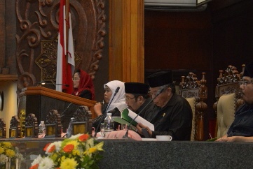 Didukung Semua Fraksi di Dewan, Gubernur Khofifah Komitmen Tingkatkan IPM Jatim