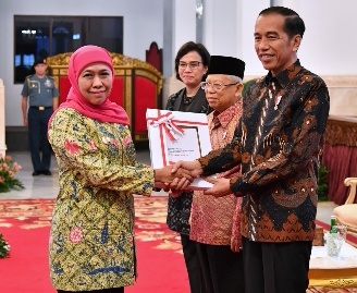 Gubernur Khofifah : Saya Ajak Masyarakat  Kawal  Penggunaan Seluruh Uang Negara