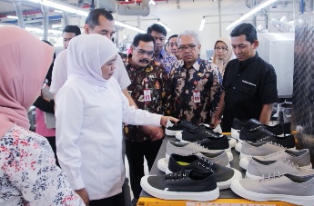 Gubernur Khofifah: Industri Yang Berbasis Padat Karya dan Berorientasi Eksport Harus Mendapat Perhatian Khusus.