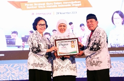 Gubernur Khofifah Tekankan Pentingnya Peran Guru Sebagai Perekat Persatuan Untuk Wujudkan SDM Unggul Dan Indonesia Maju 2045