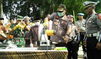 Ratusan Miras dan Knalpot Brong Dimusnahkan