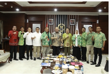 Menerima Audiensi Apdesi, DPD RI Bahas Pentingnya Peningkatan Kemampuan Perangkat Desa Dalam Pengelolaan Dana Desa