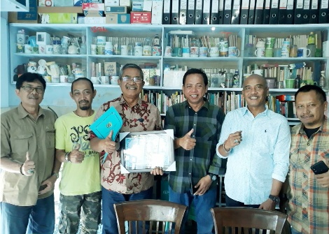 PWI Jatim Berikan Penghargaan & Tali Asih Kepada Wartawan Senior