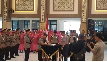 Polda Jatim Gelar Sertijab Mutasi Pamen
