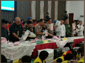 POLRESTABES SURABAYA GELAR KASUS NARKOBA BERSAMA KAPOLDA JATIM