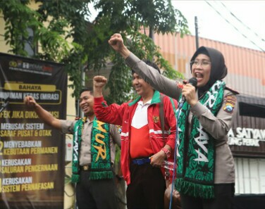 KAPOLRES PELABUHAN TANJUNG PERAK AJAK NOBAR BONEK DAN REKAN MEDIA DIDEPAN MAKO