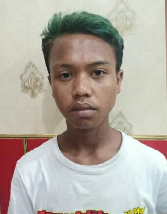 PEMUDA PENGAMEN TERTANGKAP BASAH SAAT MENGAMBIL BARANG ORANG LAIN