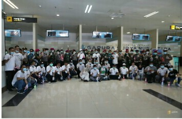 KEGIATAN KURVE BERSIH-BERSIH DI PELABUHAN GAPURA SURYA