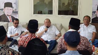 Ke Madura, Ketua DPD RI LaNyalla Ditangisi Petambak Garam