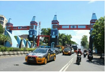 PENYEMPROTAN DISINFEKTAN ANTISIPASI COVID-19 DIWILAYAH POLRES PELABUHAN TANJUNG PERAK BERSAMA TIGA PILAR