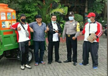 KELURAHAN SEPANJANG MELAKUKAN PENYEMPROTAN DISINFEKTAN DIWILAYAHNYA ,TERKAIT COVID-19