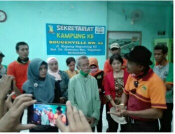 PAGUYUBAN GODHONG SUWEK GIAT PENYEMPROTAN DISINFEKTAN DIWILAYAH KUPANG SEGUNTING RW.02 KEL. DR SOETOMO, KEC. TEGALSARI SURABAYA