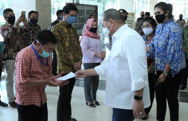 Beri Tali Asih 947 pegawai DPD RI, LaNyalla Berikan Apresiasi Kinerja Kesekjenan