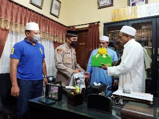 Hanya Karena Kesalahpahaman Habib Umar dan Satpol PP Saling Memaafkan