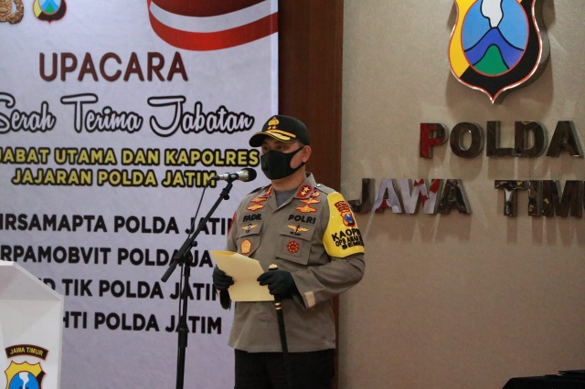 Polda Jatim Gelar Sertijab PJU dan 4 Kapolres Dengan Protokol Covid -19