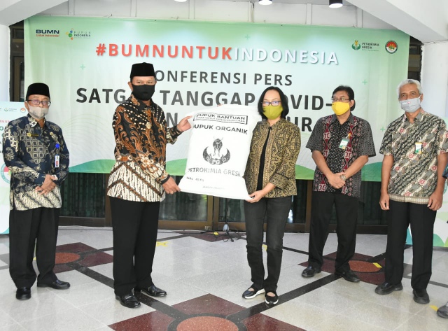 Petrokimia Gresik Bantu 50 Ton Petroganik Jelang Musim Panen