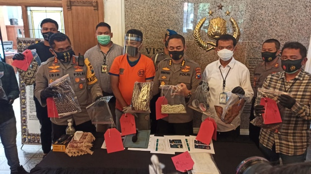 Ancaman Enam Tahun Penjara Untuk Tersangka Fetish Kain Jarik