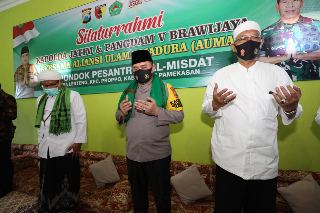 Kapolda Jatim Mengunjungi Dua Ponpes Terbesar di Pamekasan