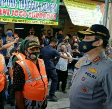 WAKAPOLRI MENGUNJUNGI KAMPUNG TANGGUH DI WONOREJO II SURABAYA