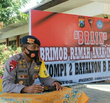 PROGRAM BRIMOB RAMAH ANAK INDONESIA (BRAIN) UNTUK MEMBANTU PUTRA DAN PUTRI PERSONIL DALAM BELAJAR DIMASA PANDEMI