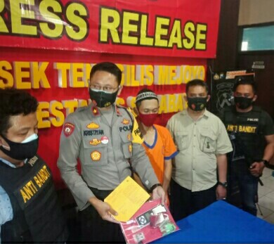 TUKANG BANGUNAN ASAL SIWALANKERTO MENGEDARKAN DAN KONSUMSI SHABU-SHABU
