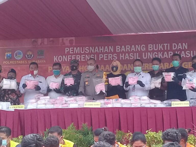 Ungkap Penyalahgunaan dan Peredaran Narkoba, oleh Kapolrestabes Surabaya, Diapakan Barang Bukti Tersebut ?