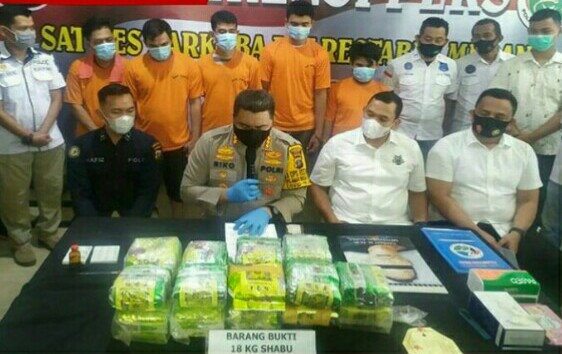 SATU TERSANGKA PENGEDAR NARKOBA JARINGAN INTERNASIONAL DITEMBAK MATI DAN LIMA TERSANGKA LAINNYA DIJEBLOSKAN TAHANAN