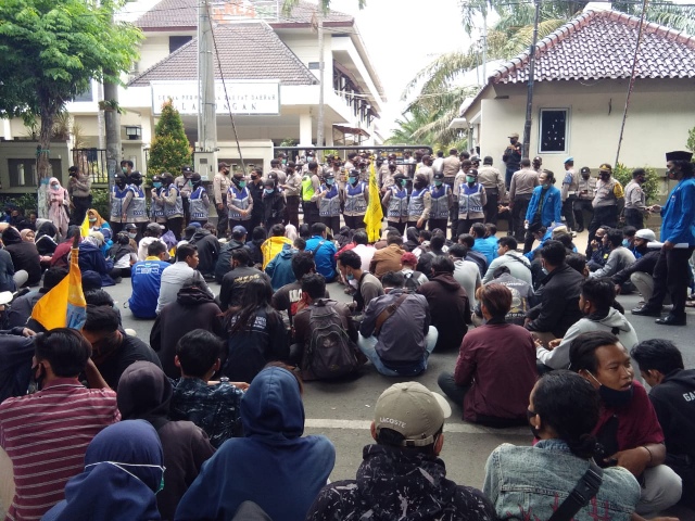 Aksi Demo PMII Lamongan, Tolak Omnibus Law UU Cipta Kerja