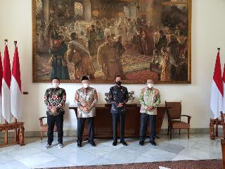 Temui Presiden, Pimpinan DPD RI Bahas Aspirasi 21 Provinsi Penghasil Sawit dan UU Jaminan Produk Halal