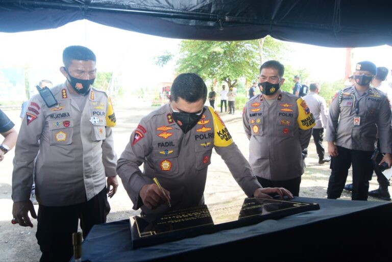 KAPOLDA JATIM MERESMIKAN POS PENJAGAAN DI MAKO BRIMOB KRIAN