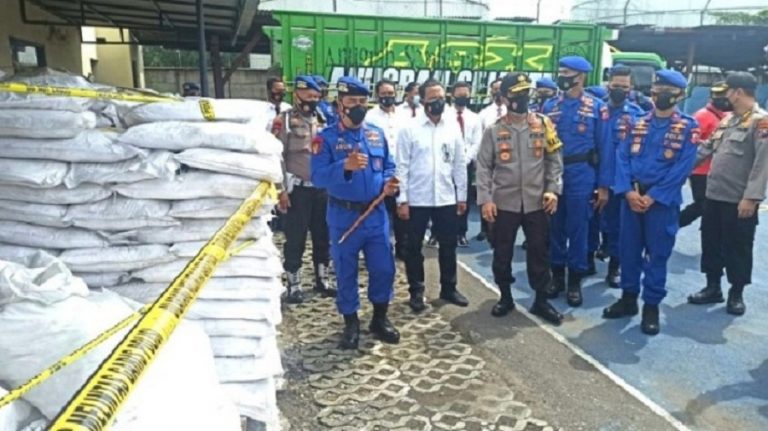 Tim Gabungan Polri dan Polda Jatim Tangkap Perakit Bom Ikan