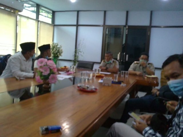 Melanggar SOP, BPN Dilurug Kades dan Warga Alang-alang