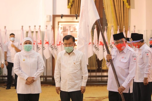 JK Lantik Dewan Kehormatan dan Pengurus PMI Provinsi Jatim