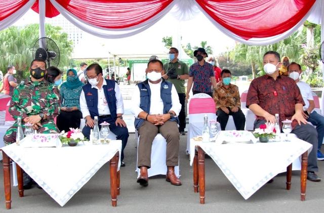 Sekdaprov Jatim Tinjau Pelaksanaan Vaksinasi Covid-19 di Surabaya
