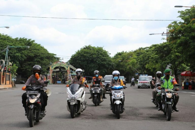 Patroli Dialogis Masyarakat Tentang Himbauan Malam Tahun Baru